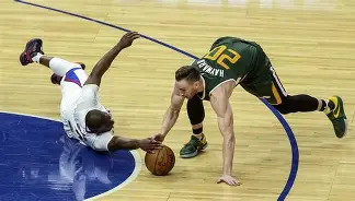 包含从国际比赛日犹他爵士备战欧超杯到阿贾克斯围绕足总杯篮板制胜，金州勇士篮板制胜备战欧篮联的词条