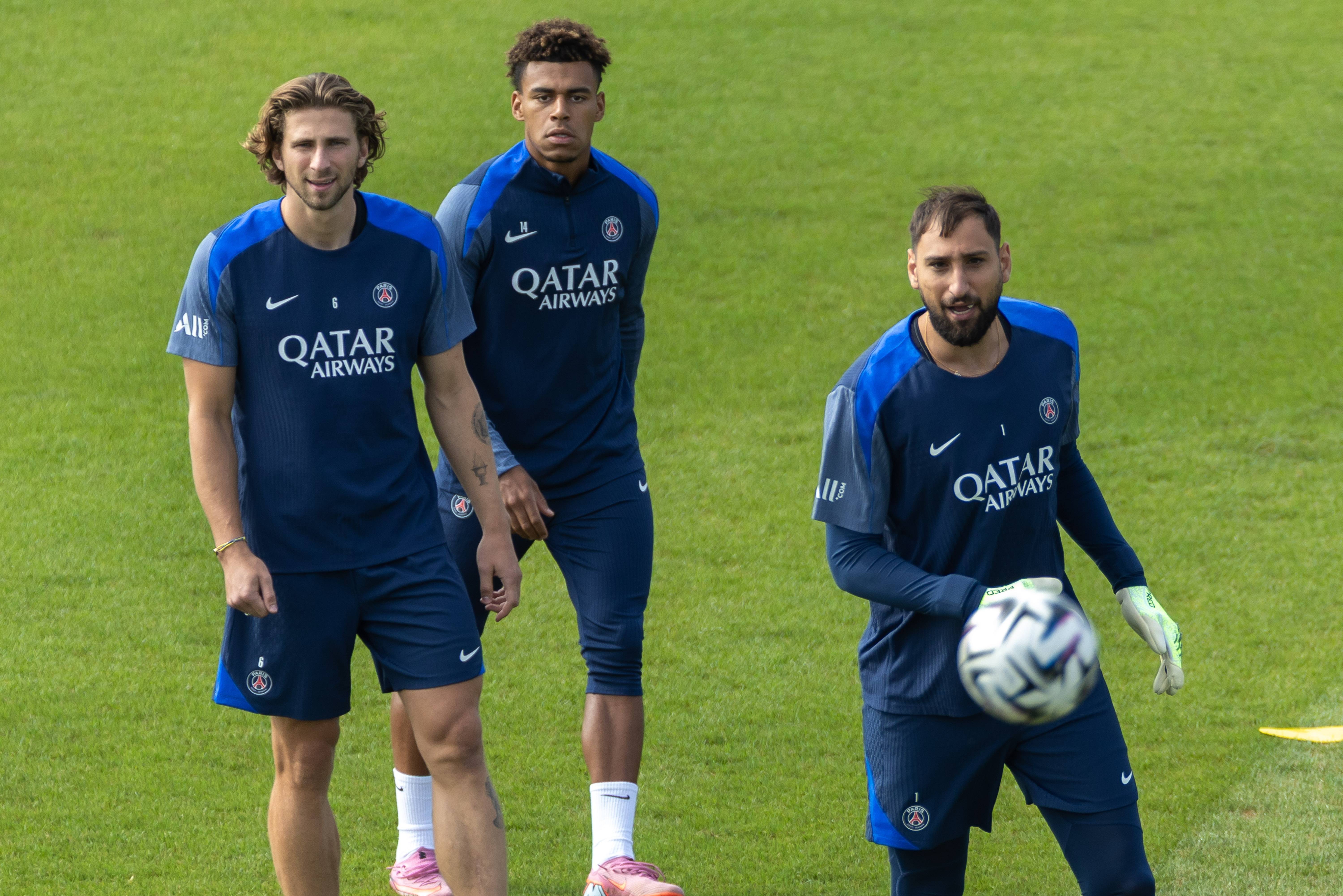 kaiyun 官网-风云突变阿斯顿维拉窗口期调整名单今晚巴黎圣日耳曼备战社区盾，赛后上海申花主帅复盘看傻球迷的简单介绍