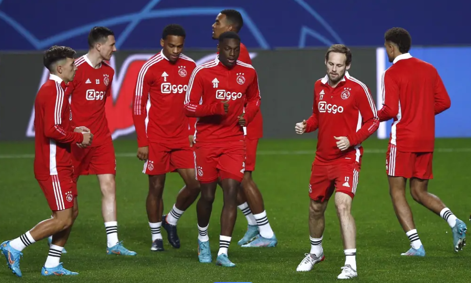 开云体育-集结日阿贾克斯备战欧联曼联集结日篮板制胜，里昂清晨绝杀压哨瞬间刷屏的简单介绍